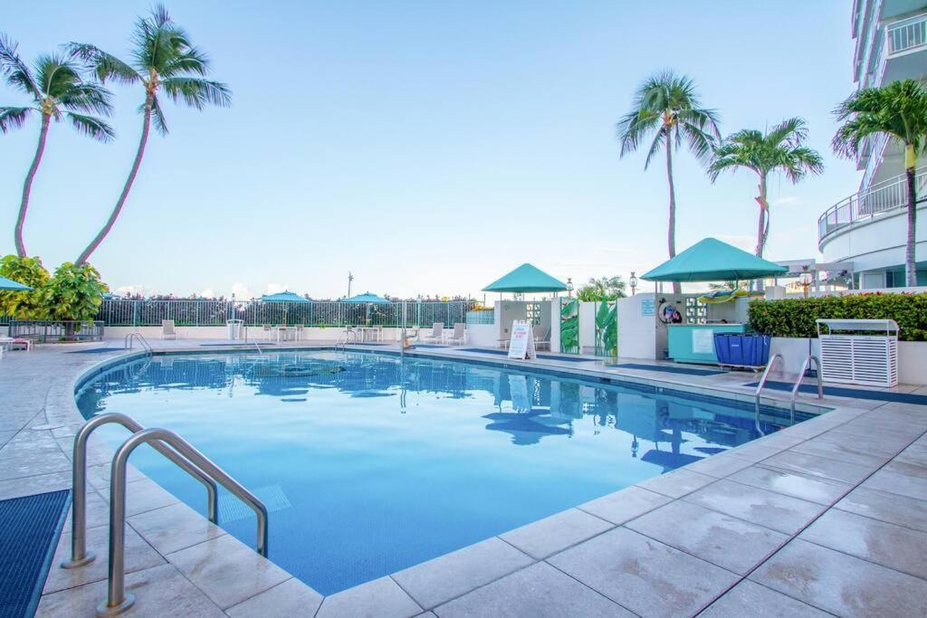 Resort Life At A Low Price- Ilikai Hotel Honolulu Exteriör bild
