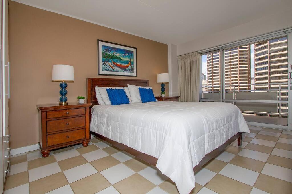 Resort Life At A Low Price- Ilikai Hotel Honolulu Exteriör bild