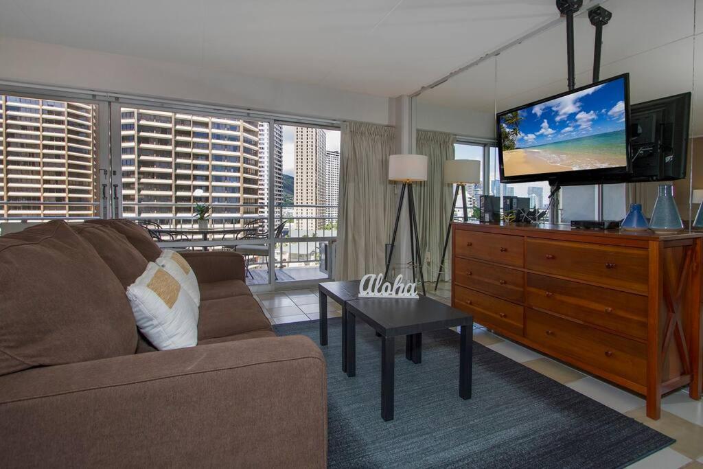 Resort Life At A Low Price- Ilikai Hotel Honolulu Exteriör bild